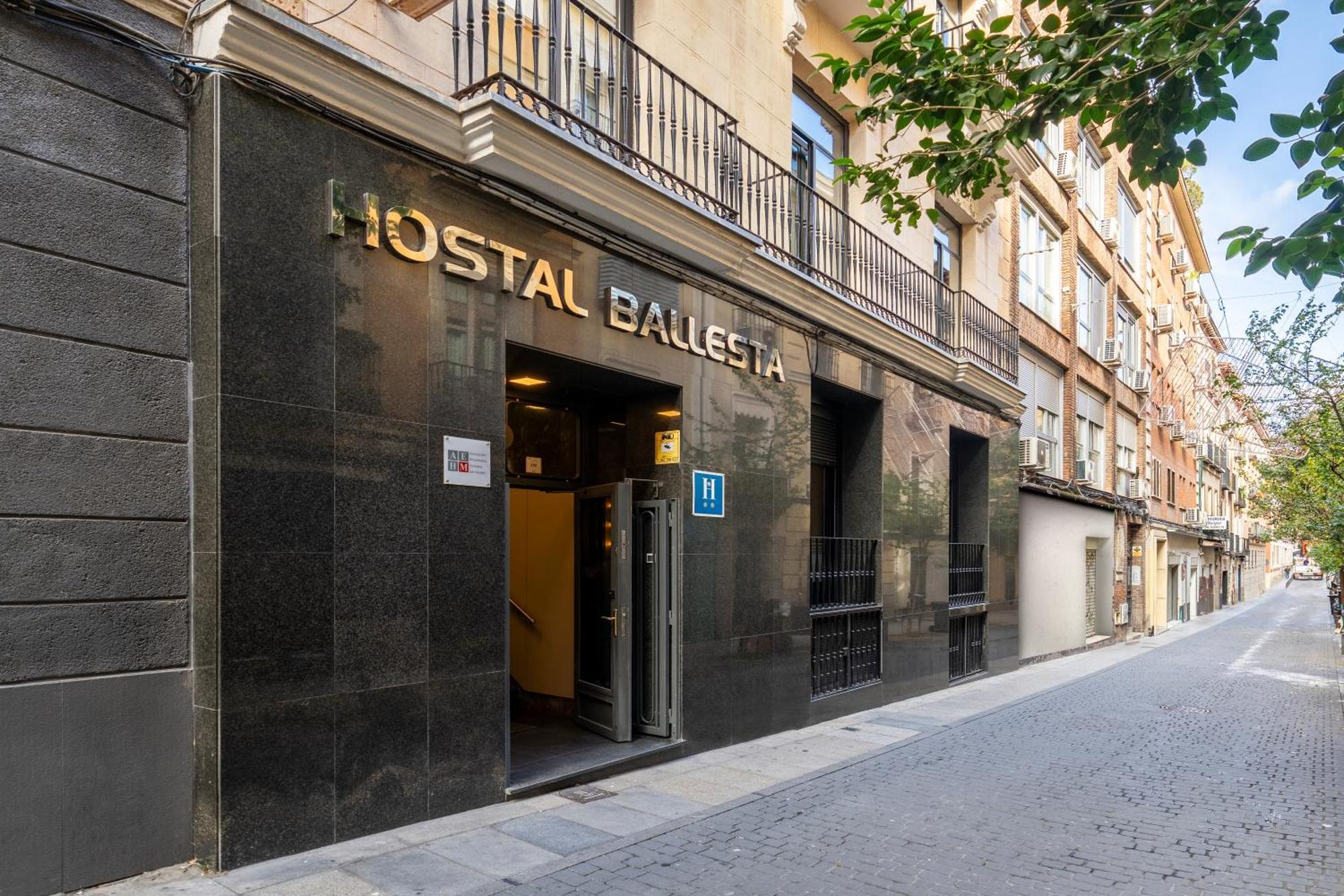 Hostal Ballesta Madrid Bagian luar foto